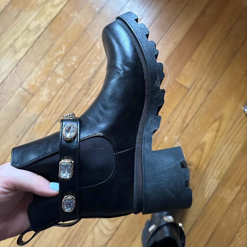 Boots - Picture 4 of 6
